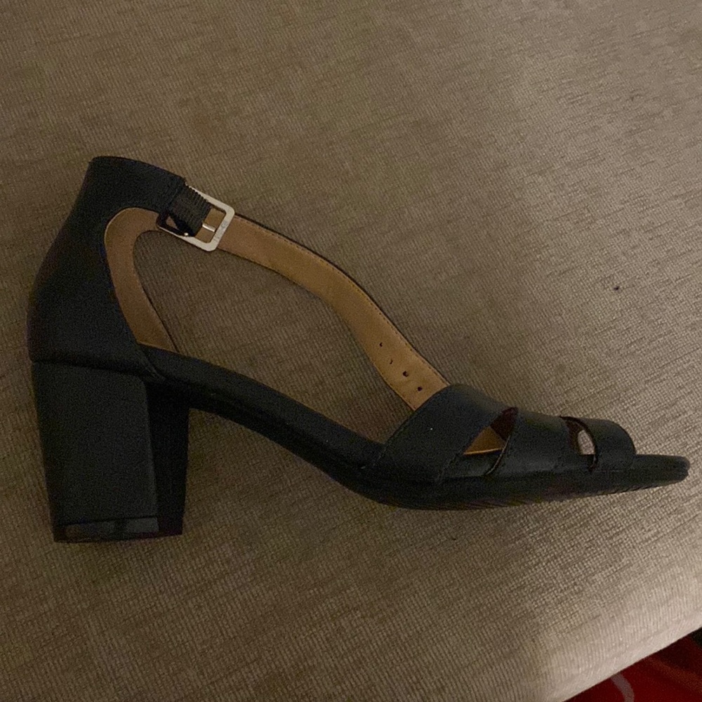 Whitemt Black Heels size 6